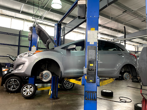 Auto Repair Shop «Springdale Automotive (Brownsboro)», reviews and photos, 8005 Brownsboro Rd, Louisville, KY 40241, USA