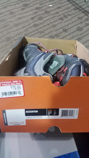 Shoe Store «DSW Designer Shoe Warehouse», reviews and photos, 5031 Shoppes Blvd, Moosic, PA 18507, USA