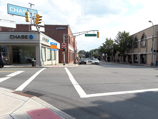 Shopping Mall «Oaktree Mall Shopping Center», reviews and photos, 2024 Center Ave n, Fort Lee, NJ 07024, USA