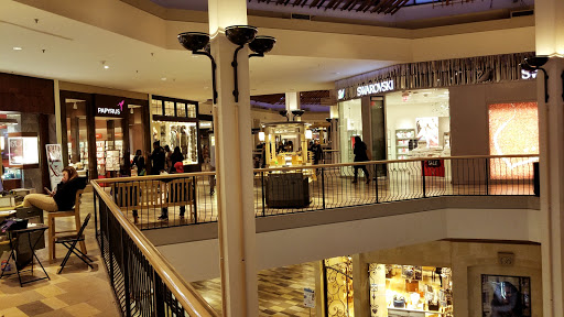 Shopping Mall «Beachwood Place», reviews and photos, 26300 Cedar Rd, Beachwood, OH 44122, USA