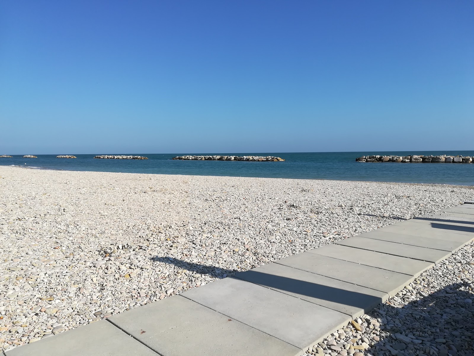 Foto de Baia e Lidoverde com pedras cinzentas superfície