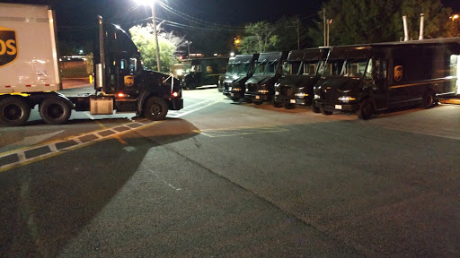 Shipping and Mailing Service «UPS Customer Center», reviews and photos, 5601 Eisenhower Ave, Alexandria, VA 22304, USA