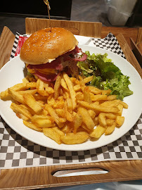 Hamburger du Restauration rapide French Cantine O'Parinor I Basserie I Burger à Aulnay-sous-Bois - n°19