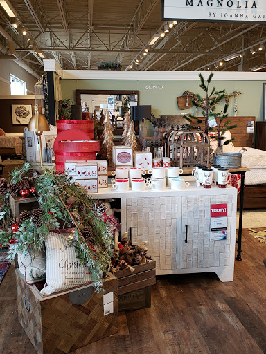 Furniture Store «Art Van Furniture - Toledo (Holland)», reviews and photos, 1301 E Mall Dr, Holland, OH 43528, USA