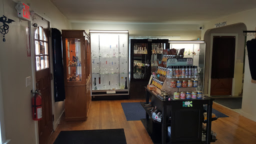 Tobacco Shop «Apparatus Smoke Shop», reviews and photos, 284 Cowesett Ave, West Warwick, RI 02893, USA