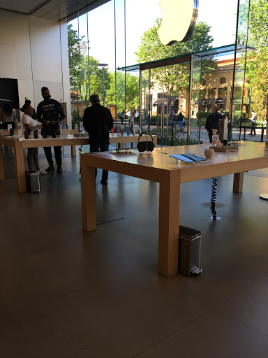 Computer Store «Apple Ridge Hill», reviews and photos, 143 Market Street, Yonkers, NY 10710, USA