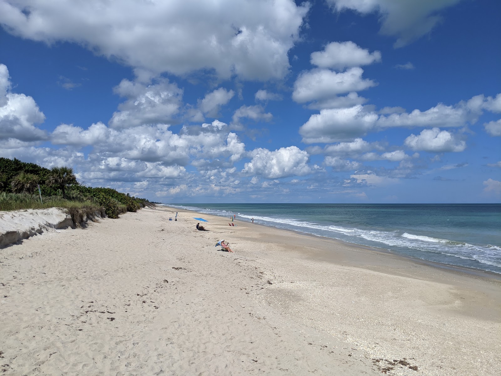 Foto von Golden Sands mit beiger sand Oberfläche