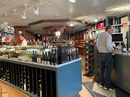 Wine Store «Great Neck Wines & Spirits», reviews and photos, 13 N Station Plaza, Great Neck, NY 11021, USA