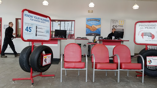 Tire Shop «Discount Tire Store - Oak Lawn, IL», reviews and photos, 6635 95th St, Oak Lawn, IL 60453, USA