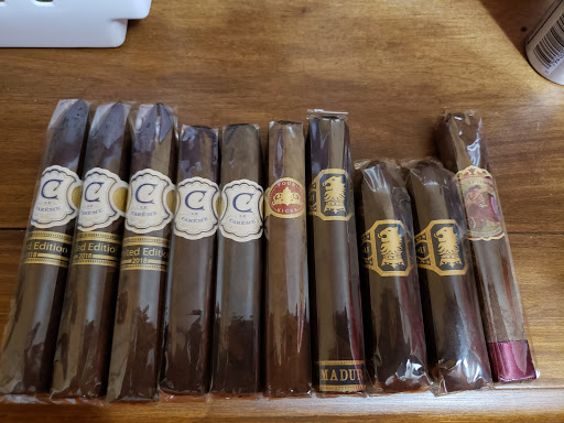 Tobacco Shop «Stogies Cigars and Lounge», reviews and photos, 55 E Olentangy St, Powell, OH 43065, USA