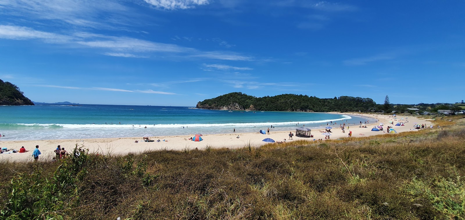 Photo de Sandy Bay Beach avec moyenne baie