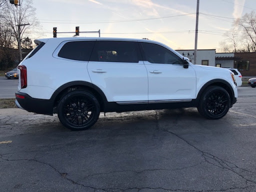 Tire Shop «Discount Tire & Service, Inc.», reviews and photos, 430 S 2nd St, St Charles, IL 60174, USA