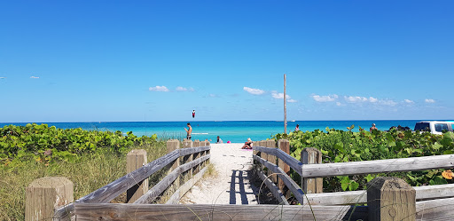 Liquor Store «Riviera Liquors», reviews and photos, 2401 Collins Ave # C1, Miami, FL 33140, USA