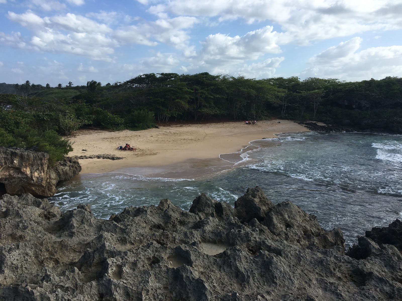 Foto van Las Golondrinas beach gelegen in een natuurlijk gebied