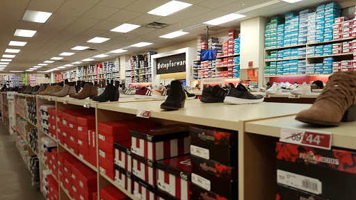 Shoe Store «Famous Footwear», reviews and photos, 40-24 College Point Blvd, Flushing, NY 11354, USA