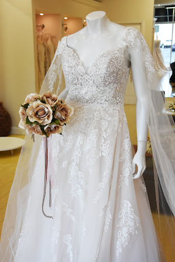 Bridal Shop «Laura Jacobs Bridal», reviews and photos, 9903 Gulf Coast Main St #142, Fort Myers, FL 33913, USA