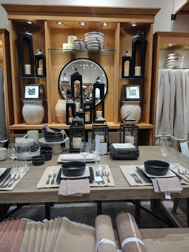 Furniture Store «Pottery Barn», reviews and photos, 1415 4th St, Santa Monica, CA 90401, USA