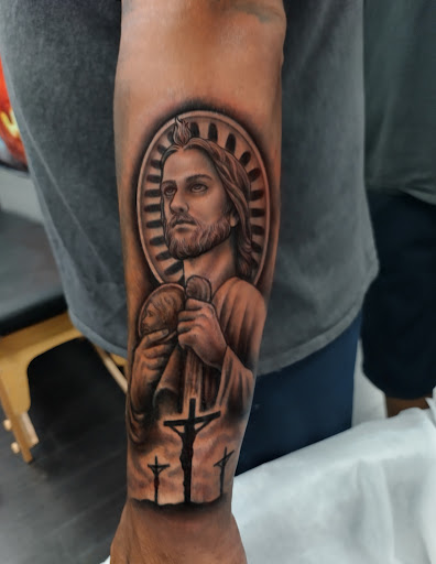 Explore tattoo ideas for lung cancer, creative tattoo ideas in North Hollywood, available at Papa Flash Tattoos