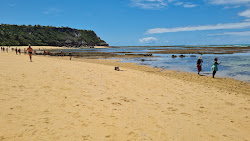 Mirror Beach'in fotoğrafı dağlarla çevrili
