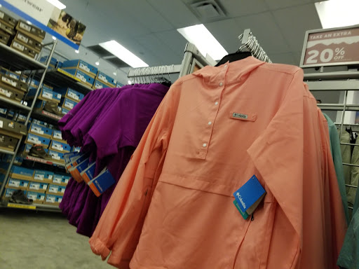 Sportswear Store «Columbia Sportswear Store - Gilroy, CA», reviews and photos, 681 Leavesley Rd d135, Gilroy, CA 95020, USA