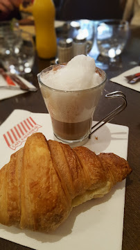 Croissant du Restaurant français Café Brasserie Ragueneau à Paris - n°3