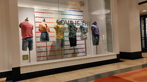 Clothing Store «AEO & Aerie Store», reviews and photos, 835 N Michigan Ave #7080, Chicago, IL 60611, USA