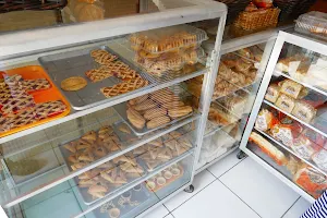 Golden Heart bakery image
