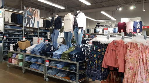 Clothing Store «Old Navy», reviews and photos, 1000 Tanger Dr #203, Locust Grove, GA 30248, USA
