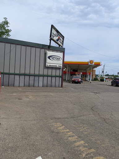 Tire Shop «Five Seasons Tire», reviews and photos, 2804 1st Ave NE, Cedar Rapids, IA 52402, USA