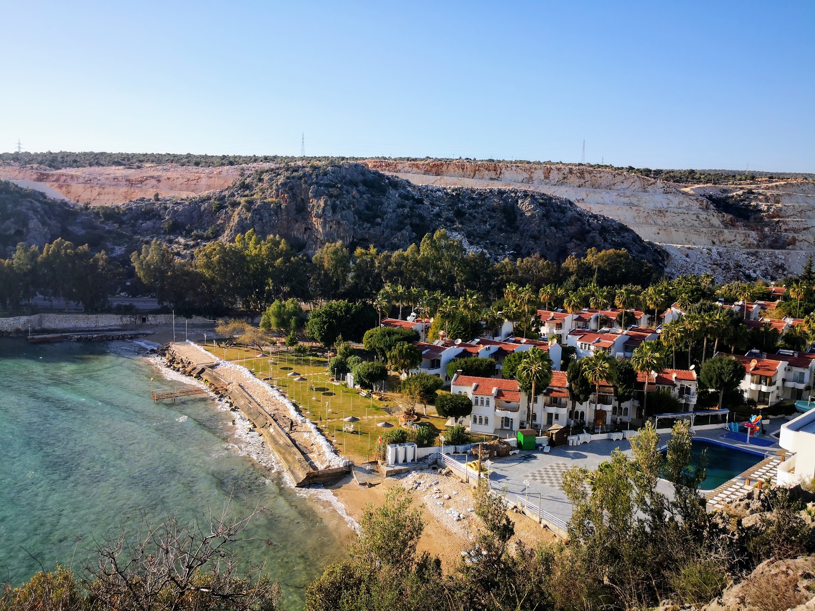 Photo de Ertur Tatil Sitesi Beach avec petite baie