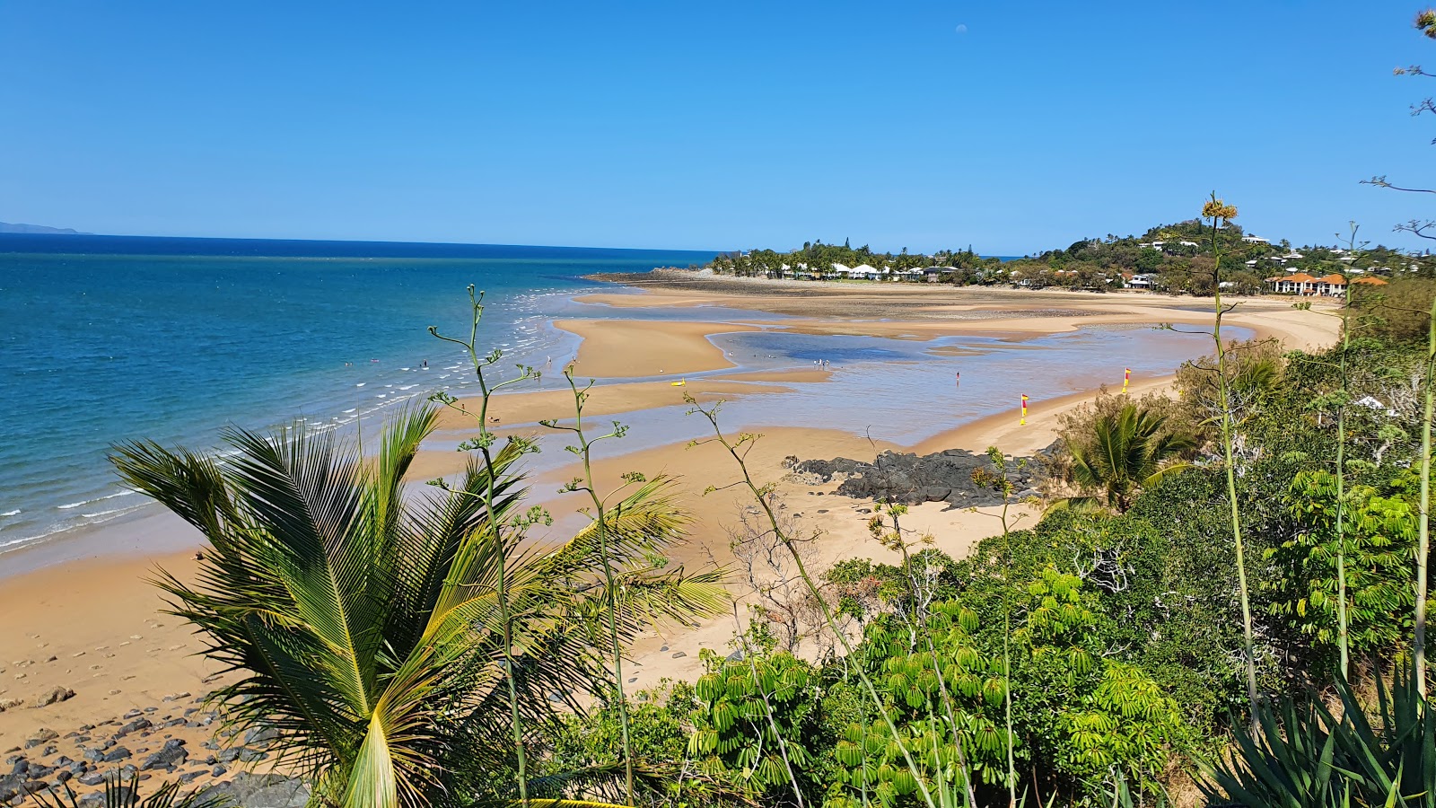 Foto de Eimeo Beach con arena beige superficie