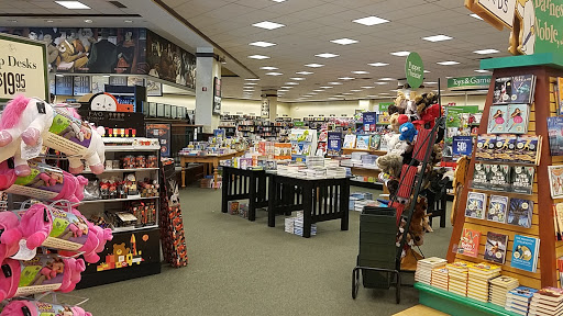 Book Store «Barnes & Noble», reviews and photos, 14165 Hall Rd, Shelby Charter Township, MI 48315, USA