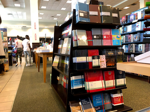 Book Store «Barnes & Noble», reviews and photos, 58 S 32nd St, Camp Hill, PA 17011, USA
