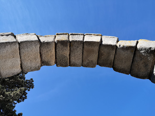 Arco das Portas de Avis - Agência de viagens