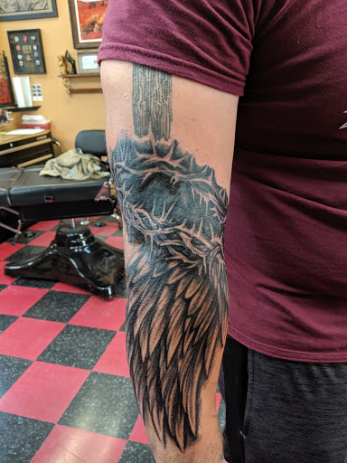 Tattoo Shop «A1 Tattoo Co», reviews and photos, 6805 N Oak Trafficway, Gladstone, MO 64118, USA