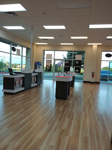 Cell Phone Store «Verizon Wireless - Wireless M North Richland Hills», reviews and photos, 8509 Davis Blvd #200, North Richland Hills, TX 76182, USA