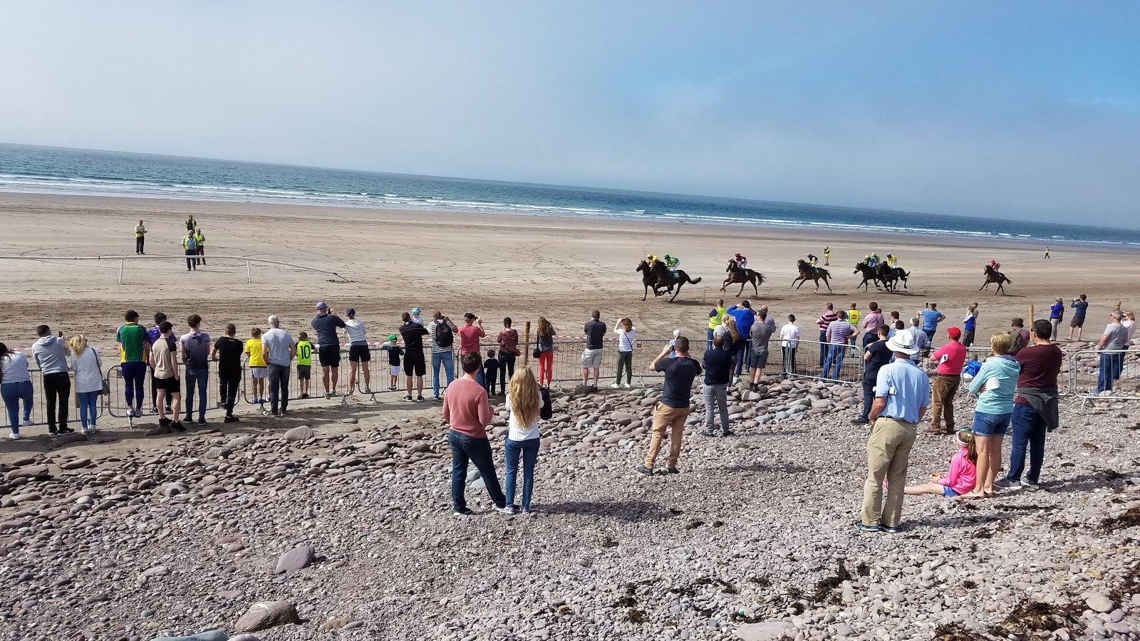 Rossbeigh Beach'in fotoğrafı - rahatlamayı sevenler arasında popüler bir yer
