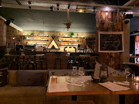 Atmosphère du Restaurant BIVOUAK CAFÉ - Cantine - Cafe Racer - Atelier Workshop à Montpellier - n°3