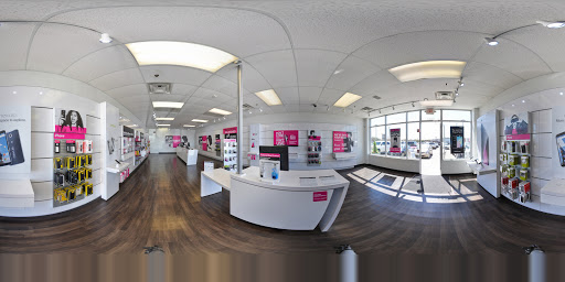 Cell Phone Store «T-Mobile», reviews and photos, 6684 Joliet Rd, Countryside, IL 60525, USA