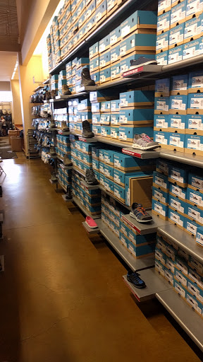 Sportswear Store «Columbia Sportswear Outlet Store at Outlets at Anthem», reviews and photos, 4250 W Anthem Way, Phoenix, AZ 85086, USA