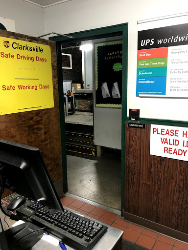 Shipping and Mailing Service «UPS Customer Center», reviews and photos, 651 Horace Crow Dr, Clarksville, TN 37043, USA