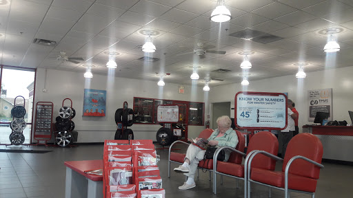 Tire Shop «Discount Tire Store - Lombard, IL», reviews and photos, 1060 E Roosevelt Rd, Lombard, IL 60148, USA