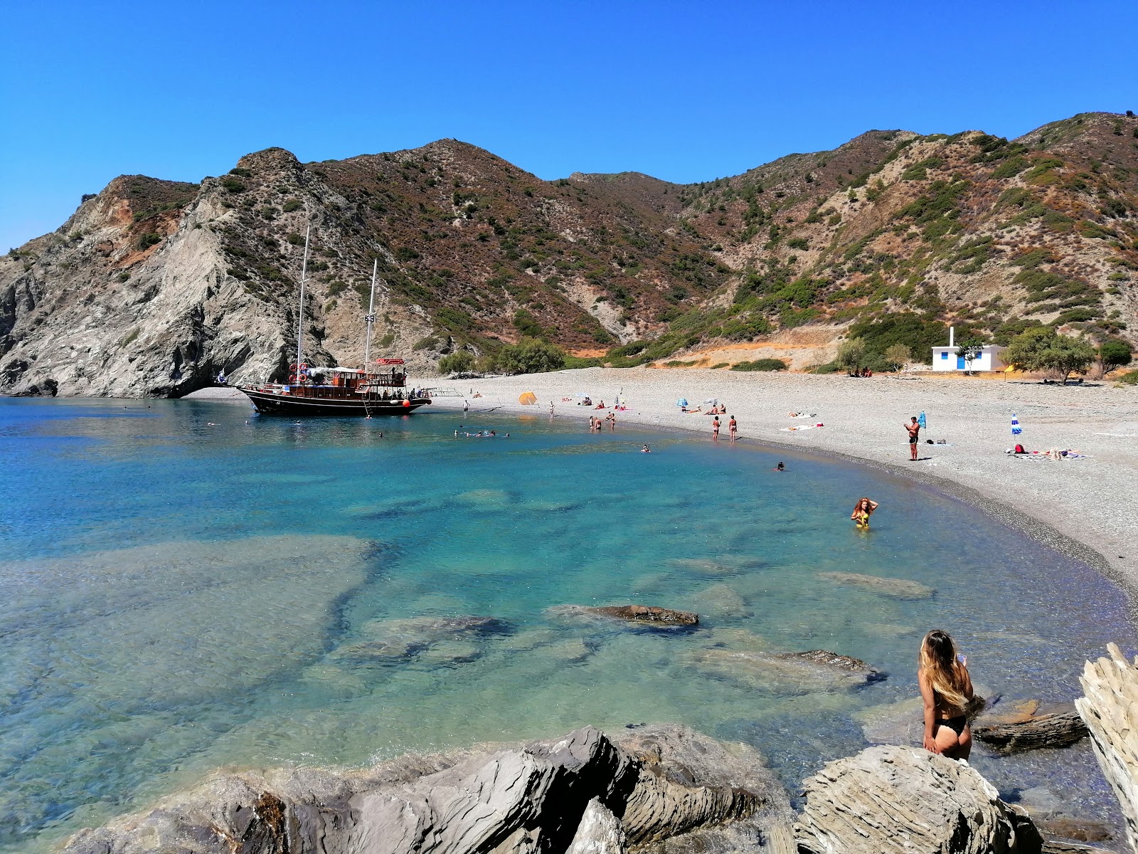 Zdjęcie Forokli beach z powierzchnią beżowe kamyki