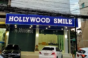 Hollywood Smile Clinicสาขารังสิต image