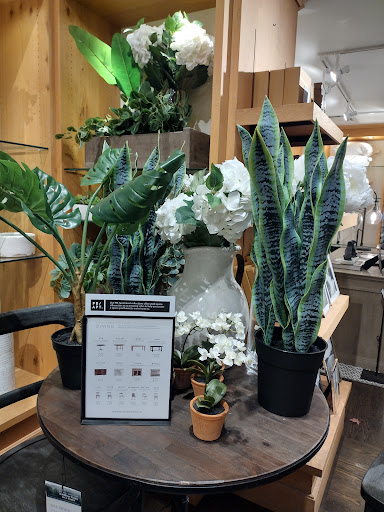 Furniture Store «Pottery Barn», reviews and photos, 1415 4th St, Santa Monica, CA 90401, USA