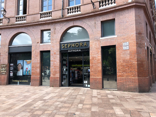 Nail product shops in Toulouse