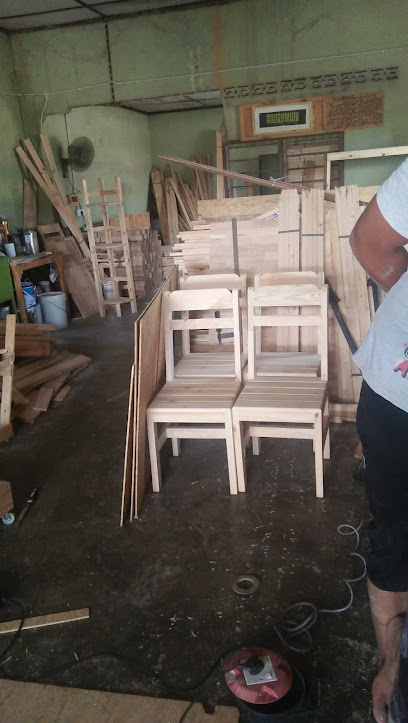 Kedai Kayu Pine Dan Perabut Kustom