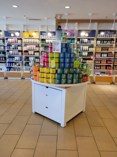 Beauty Supply Store «Bath & Body Works», reviews and photos, 111 Nut Tree Rd, Vacaville, CA 95687, USA