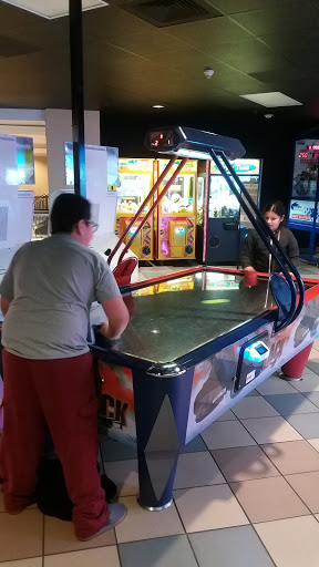 Movie Theater «Regal Cinemas Brandywine Town Center 16», reviews and photos, 3300 Brandywine Pkwy, Wilmington, DE 19803, USA