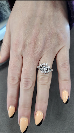 Jeweler «White & Ivory Fine Jewelry», reviews and photos, 1610 Village Market Blvd SE #110, Leesburg, VA 20175, USA